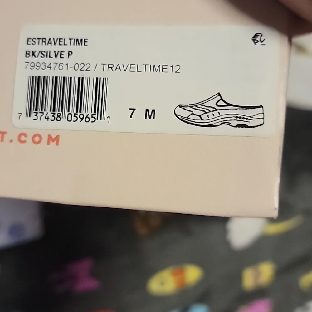 Easy Spirit Slip ons - Picture 2 of 4